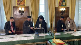 Видео: как върви гласуването в Синодалната палата