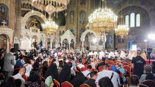 От името на Синода новият патриарх получи послание за единение и съгласие