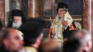 Вселенският патриарх служи на гроба на патриарх Неофит