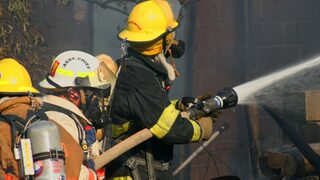 Гърция посреща 240 европейски пожарникари, включително от България