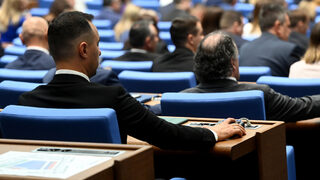 Парламентът ще заседава, докато не приключи гласуването на кабинета "Желязков"