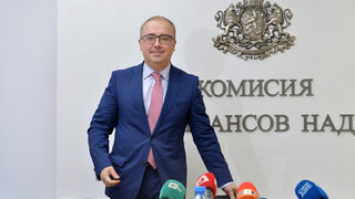 Оставката на зам.-председателя на Комисията за финансов надзор беше отхвърлена