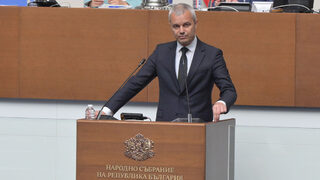 Костадинов: Няма избирател на ГЕРБ, искащ партията да стане патерица на ДПС и Пеевски