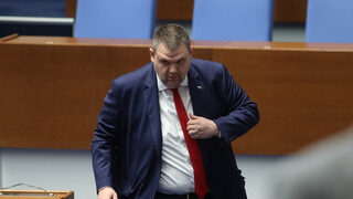 Предсрочни избори не преди средата на септември, третият мандат едва ли ще е успешен (обобщение)