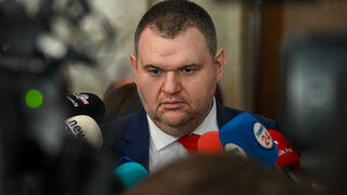 След "няма връщане назад", прозвучало на "Росенец", Пеевски призова за ново начало