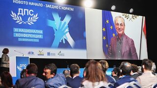 На политическата сцена вече е олигархията