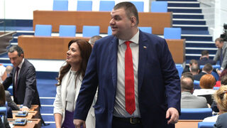 "Не!Новините": Пеевски ще подаде оставка, ако стане съпредседател на ГЕРБ
