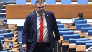 Пеевски призова Радев да се включи в "битката за доверие" при предсрочни избори
