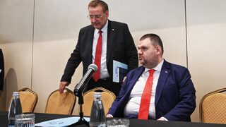 Структурите на ДПС се събират на среща в София с изгонените депутати
