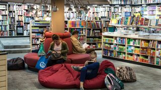 BookTok е новото модерно в четенето, помага ли на издателския бизнес