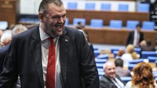 18+: Как медийната машина на Пеевски се саморазправя и с хората на Доган