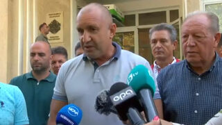 Радев критикува решението на парламента да се купи летателна техника за гасене на пожари