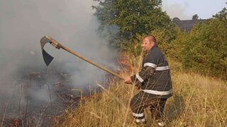 Над 100 огнеборци следят пожара край Воден, критичната точка е между Странджа и Крайново