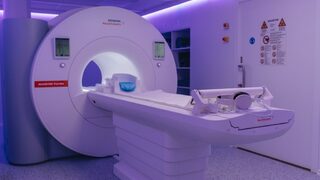 Siemens въвежда ЯМР с AI и с невиждана досега скорост за минимален престой за пациента в апарата
