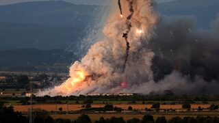 Общо 70 са къщите с щети след взривовете в склада за фойерверки край Елин Пелин