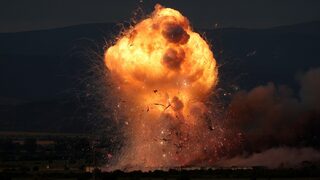 Никой не може да каже колко са хората в складовете, каза вътрешният министър
