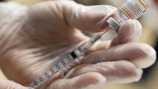 Ваксината на GSK срещу РСВ вече е достъпна за 50-59-годишните в Европа