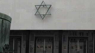 Трима българи са задържани за оскверняване на Мемориала на Холокоста в Париж