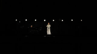 Селин Дион сложи край на церемонията по откриването с изпълнение на <span class="highlight">Едит</span> <span class="highlight">Пиаф</span>
