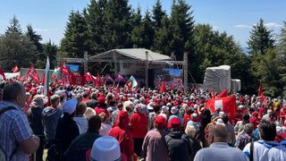 С призиви за обединение и заявка за победа на изборите БСП събра актива си на Бузлуджа