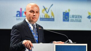 Промените в Конституцията бяха политическа сделка, смята Илхан Кючук