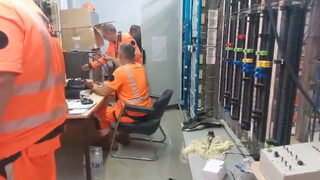 <span class="highlight">Телекомуникационни</span> инсталации във Франция са повредени при вандалски акции