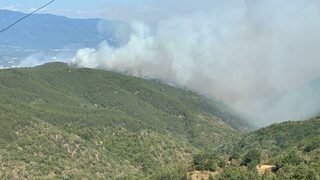 Голям пожар изпепели 4 къщи в симитлийско село, жителите са евакуирани