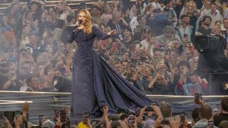 Фотогалерия: Въпреки лошото време <span class="highlight">Адел</span> даде начало на концертите си в Мюнхен
