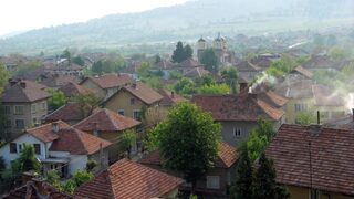 Празнични фойерверки подпалили кметството на Вършец