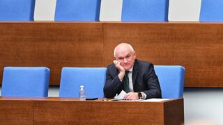 Голямото надцакване: в последния момент партиите се хвърлиха в битка за служебен премиер