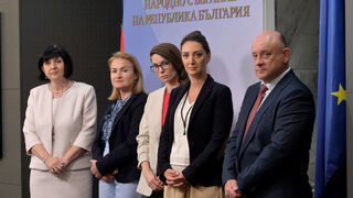 Депутати искат глоби и дори затвор за нарушение на новите текстове в образователния закон