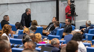 Парламентът отказа да включи райския <span class="highlight">газ</span> в списъка на наркотичните вещества