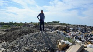 Екип на Столична община разряза с флекс бариерата към огромно незаконно сметище в кв.Малашевци
