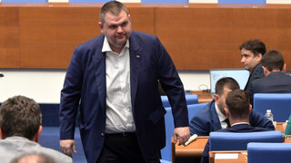 Пеевски нарочи човек на Радев за оказван натиск върху номинираната за премиер Грънчарова - Кожарева