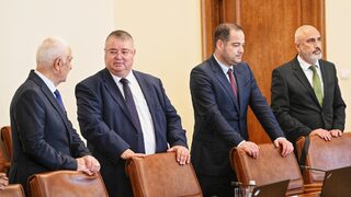 Две имена са сигурни