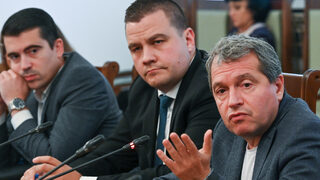 "Има такъв народ" иска парламентът да "оправи кашата" със служебното правителство