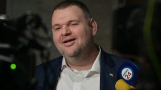 Пеевски ще покани Калин Стоянов за водач на листа, ако бъде уволнен