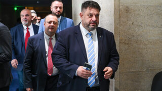 Зафиров призова Калин Стоянов да избере дали иска да е политик, или служебен министър