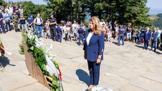 Хиляди отдадоха почит на загиналите на Шипка
