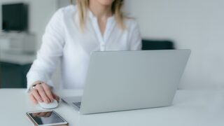 Просветното министерство първо предложи забрана на частни е-дневници, после се отказа