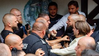 Фотогалерия: Страсти пред "сарая"