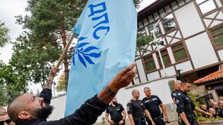 Фотогалерия: Страсти пред "сарая"