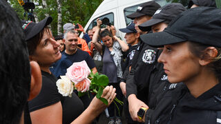 Четвърти ден симпатизанти на ДПС и Доган се събират пред имота в "Бояна"