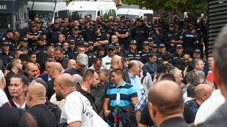 Медиите в Турция не проявяват интерес към ставащото пред "сараите" на Доган