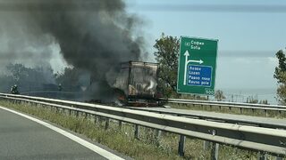 Два камиона изгоряха на магистрала "Тракия" и блокираха движението в близост до София