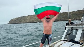 <span class="highlight">Петър</span> <span class="highlight">Стойчев</span> подобри рекорда за преплуване на Oceans Seven