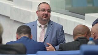 Приближен до Нинова напуска парламентарната група