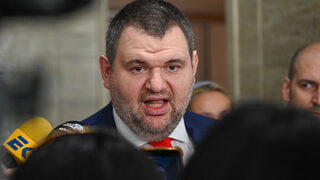 Пеевски поиска изборната комисия да напусне парламента, а Радев да освободи нейни членове