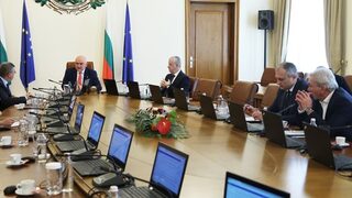 Цитат на деня: Ролята на служебните министри е като на футболните <span class="highlight">съдии</span>