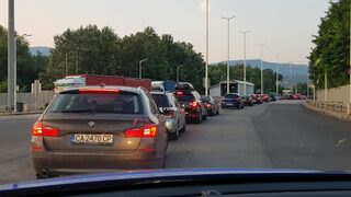 Километрична опашка отново се изви на Кулата
